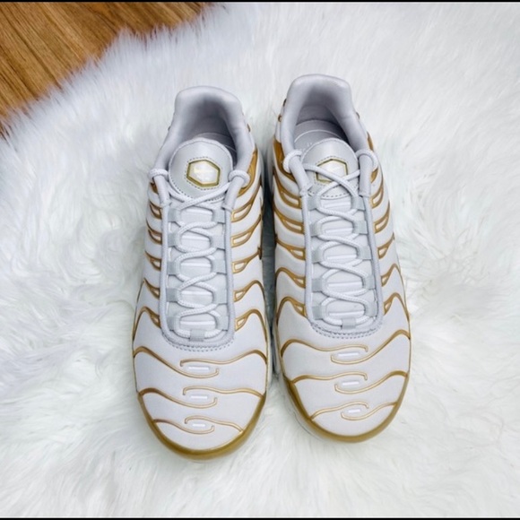 😍New Nike Air Max Plus ‘White & Gold’ - Picture 2 of 8